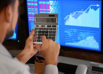 Beginner Traders Must Breakdown the Rewards and Risks to Earn Money in Options Trading