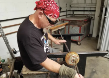 James Stone Glass – Finding Stone and Glass to teach the ancient craft of glass making